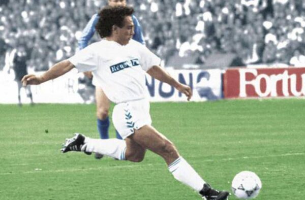 Hugo Sánchez anotó 208 goles en 282 partidos con el Real Madrid.Fue parte de la época dorada del Real Madrid y pilar en “La quinta del Buitre” formando una dupla letal con Emilio Butragueño.
